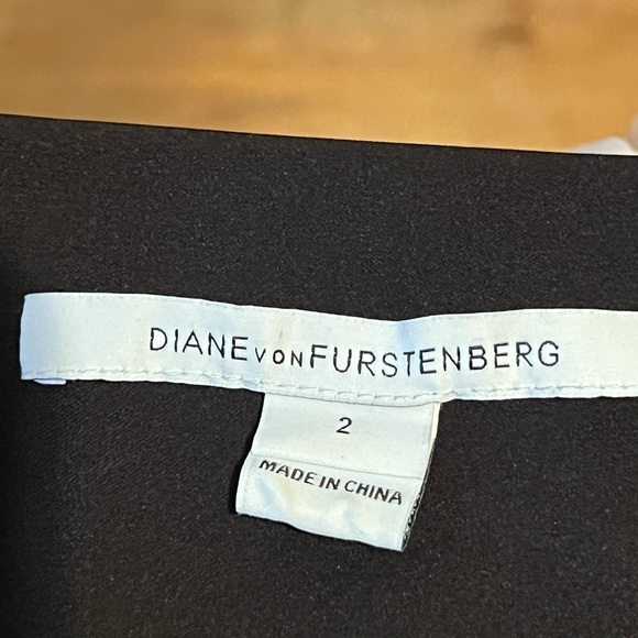 Diane von Furstenberg dress size 2 US. - Picture 3 of 8